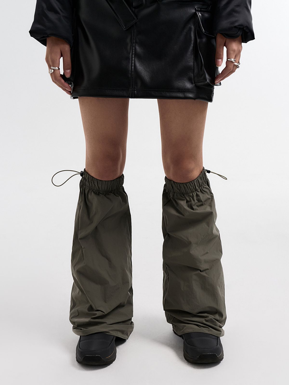 와이이이엘(YEEL) STRING LEG WARMER KHAKI
