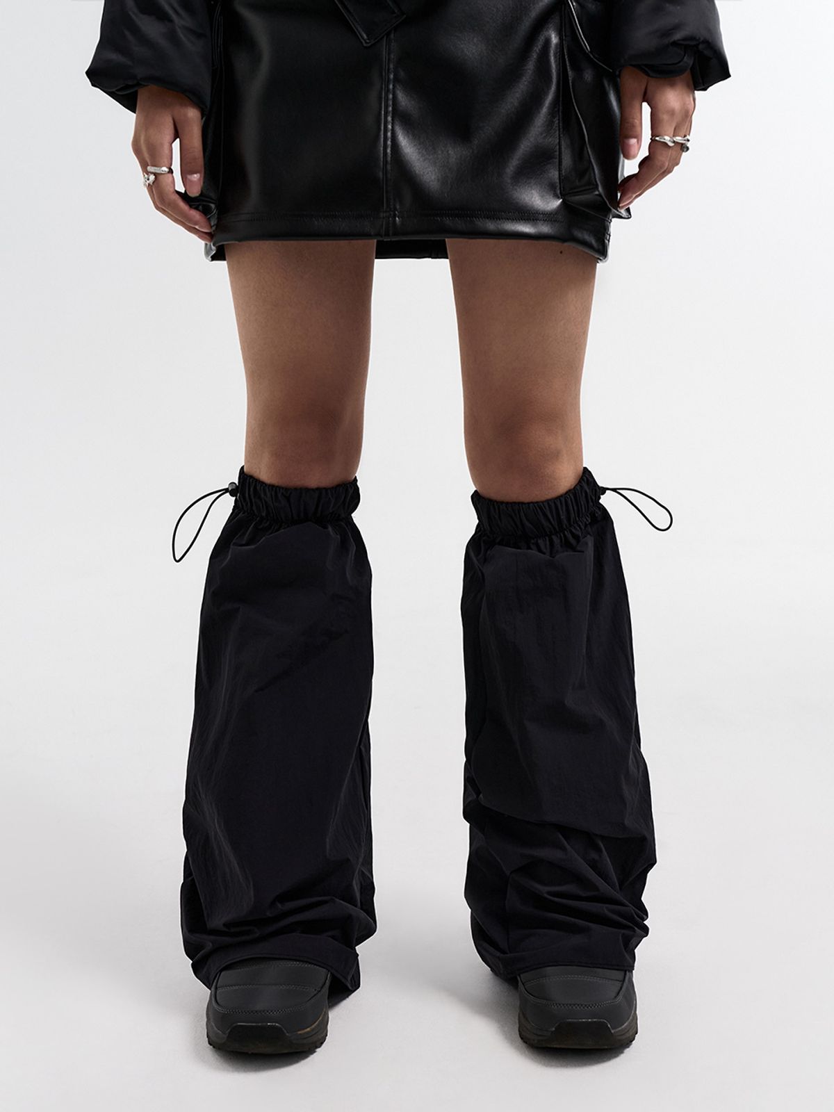 와이이이엘(YEEL) STRING LEG WARMER BLACK