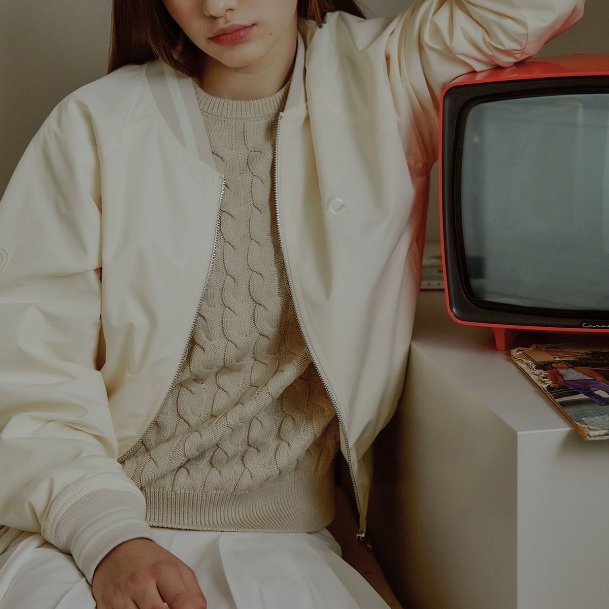 카렘(CAREM) WOMAN ITALIAN BOOKLE STADIUM JUMPER - CREAM