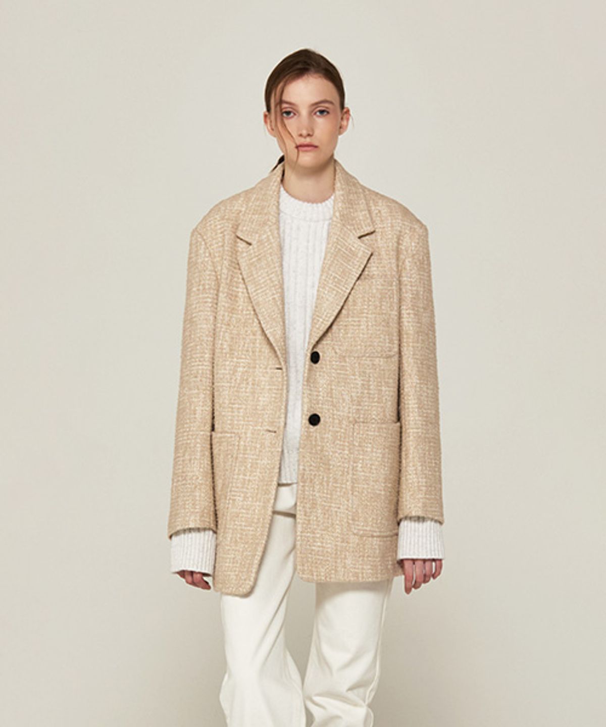 아바몰리(AVA MOLLI) TWEED DADDY FIT SHORT COAT (BEIGE)