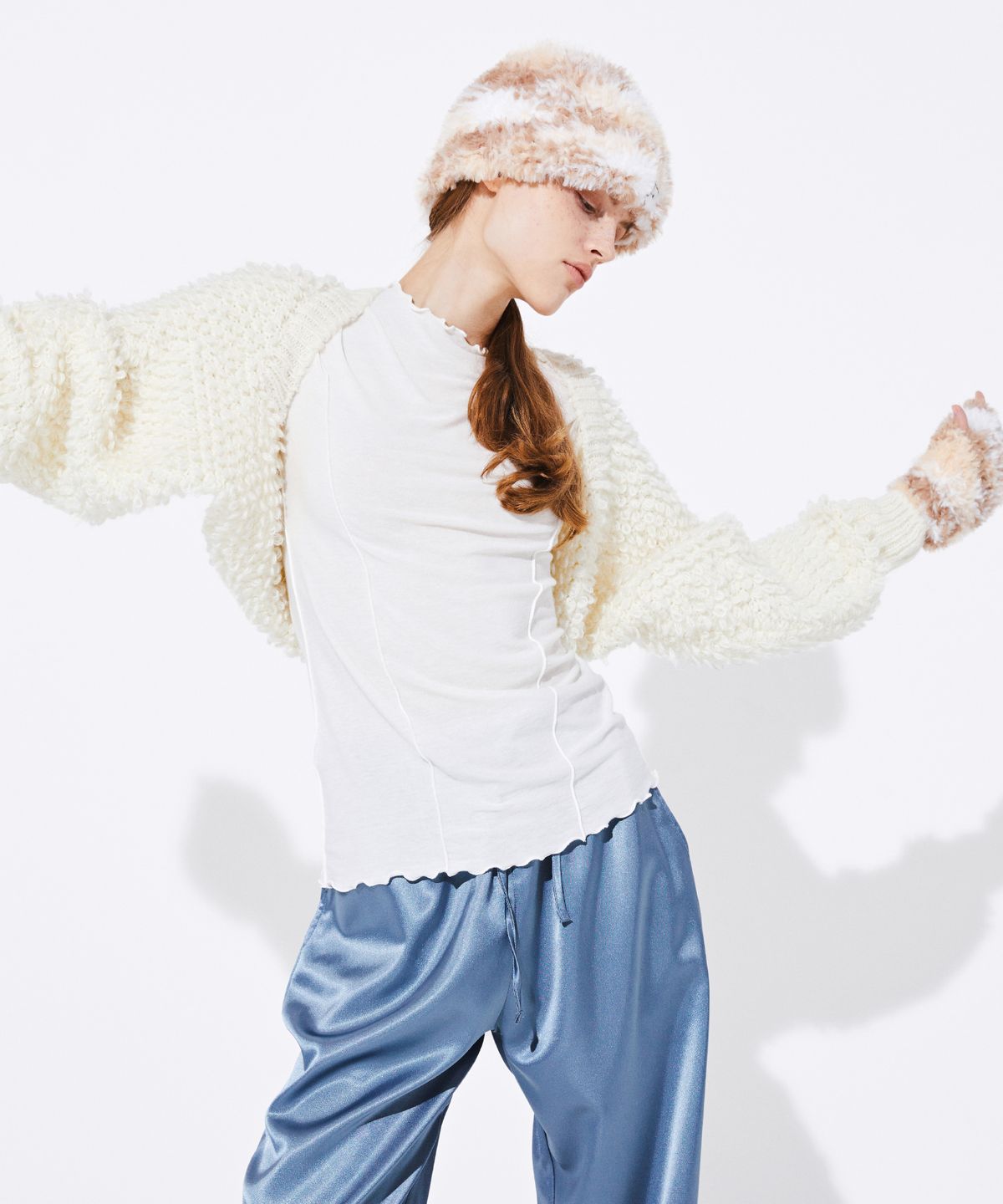 꾸아페(QUAFE) ALPACA MUFFLER BOLERO_White