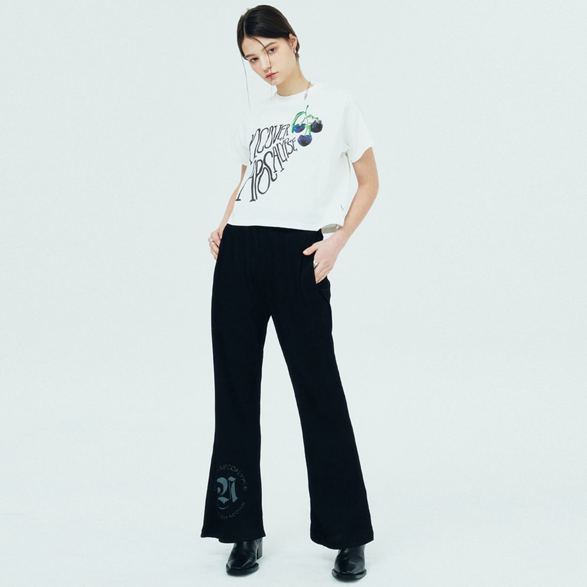 앤커버(NCOVER) ROMAN TYPO PLEATS PANTS-BLACK
