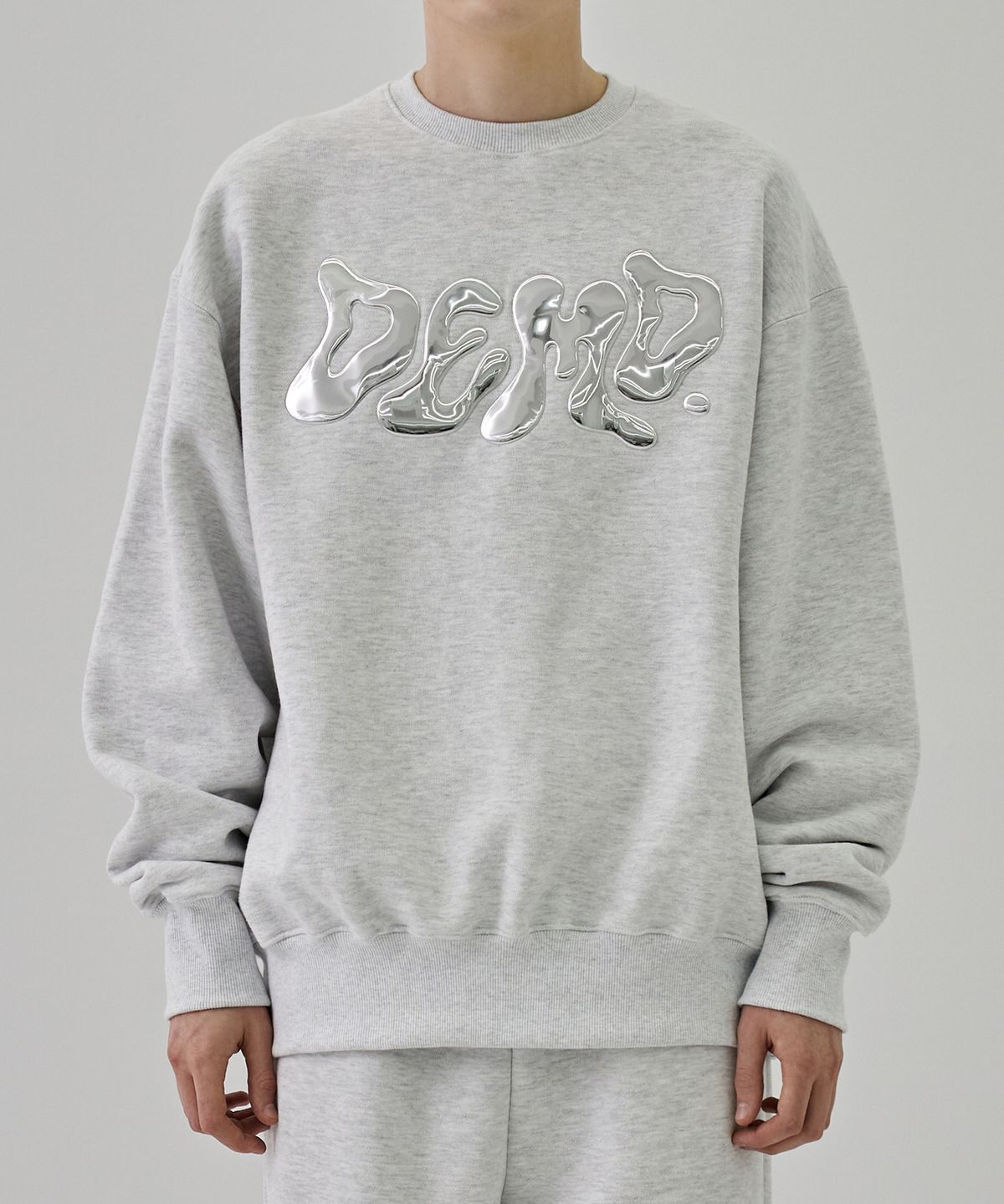 디메이든(DEMADEN) DEMD METALLIC GLITCH LOGO OVERSIZED SWEATSHIRT GRAY