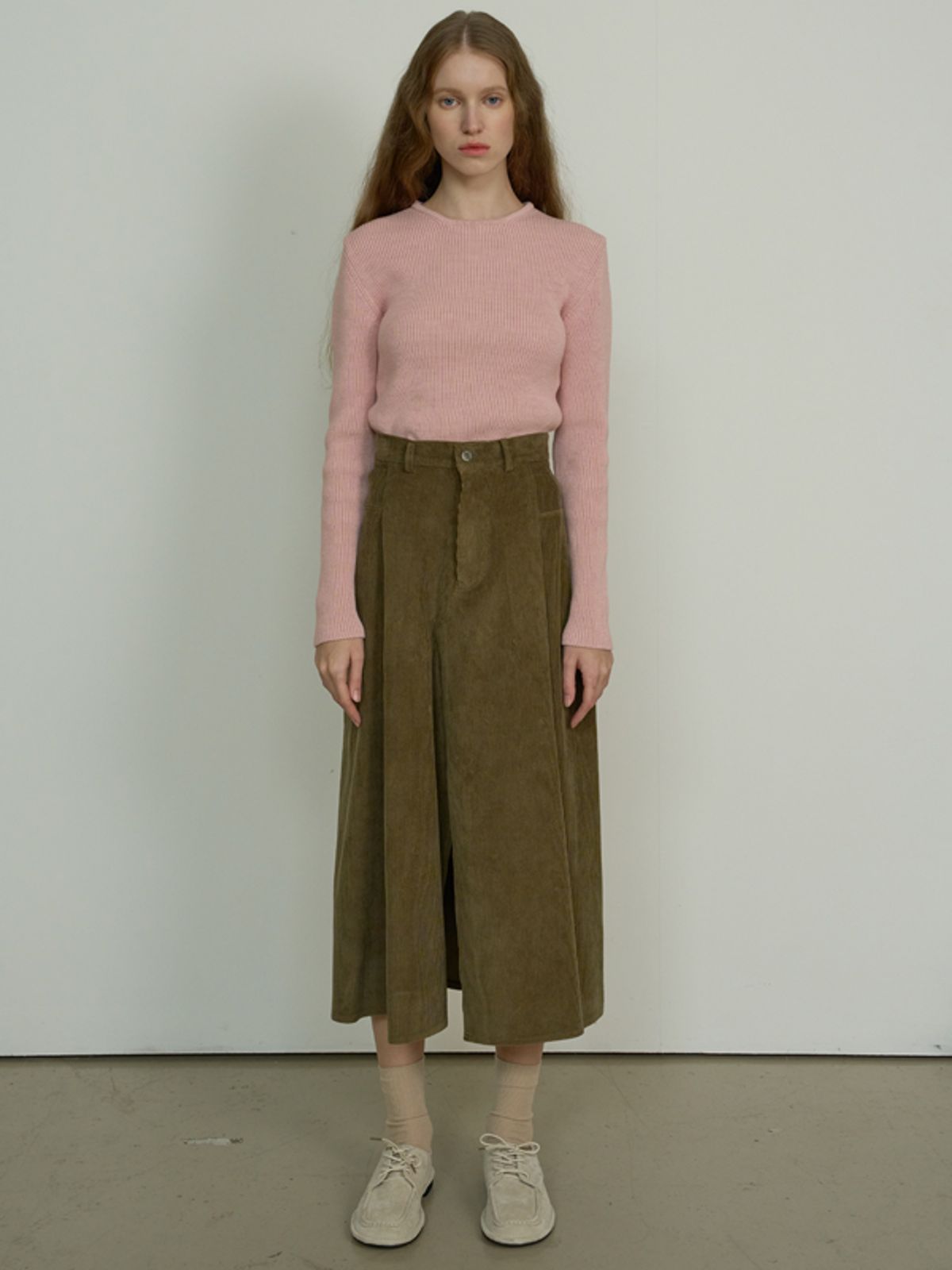 네벨에브리웨어(NEBELEVERYWEAR) CORDUROY SLIT SKIRT_KHAKI