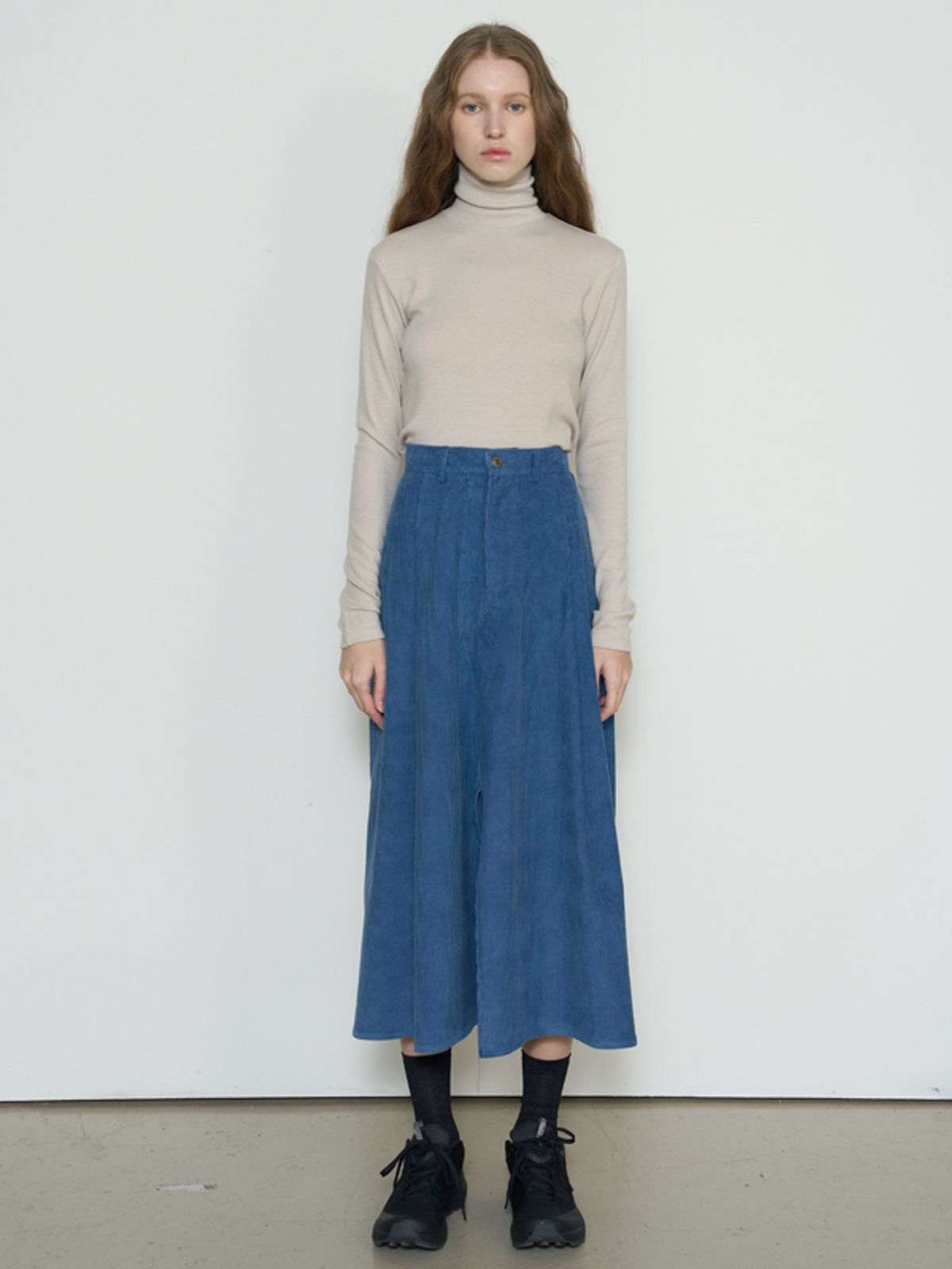 네벨에브리웨어(NEBELEVERYWEAR) CORDUROY SLIT SKIRT_BLUE