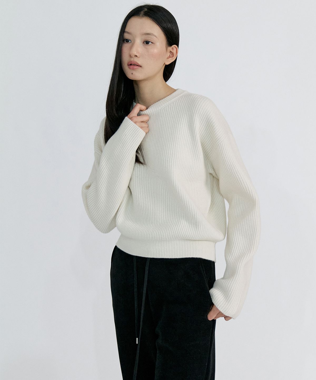 스텝어라운드(STEP AROUND) Series line - Cashmere drop round knit (IVORY)