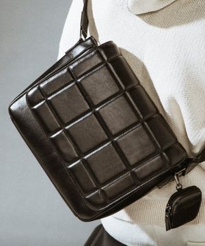 퀼팅메신져미디엄백(블랙)