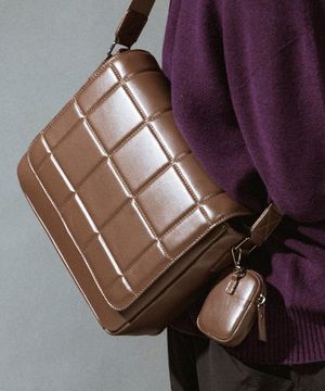 퀼팅메신져미디엄백(초코브라운)