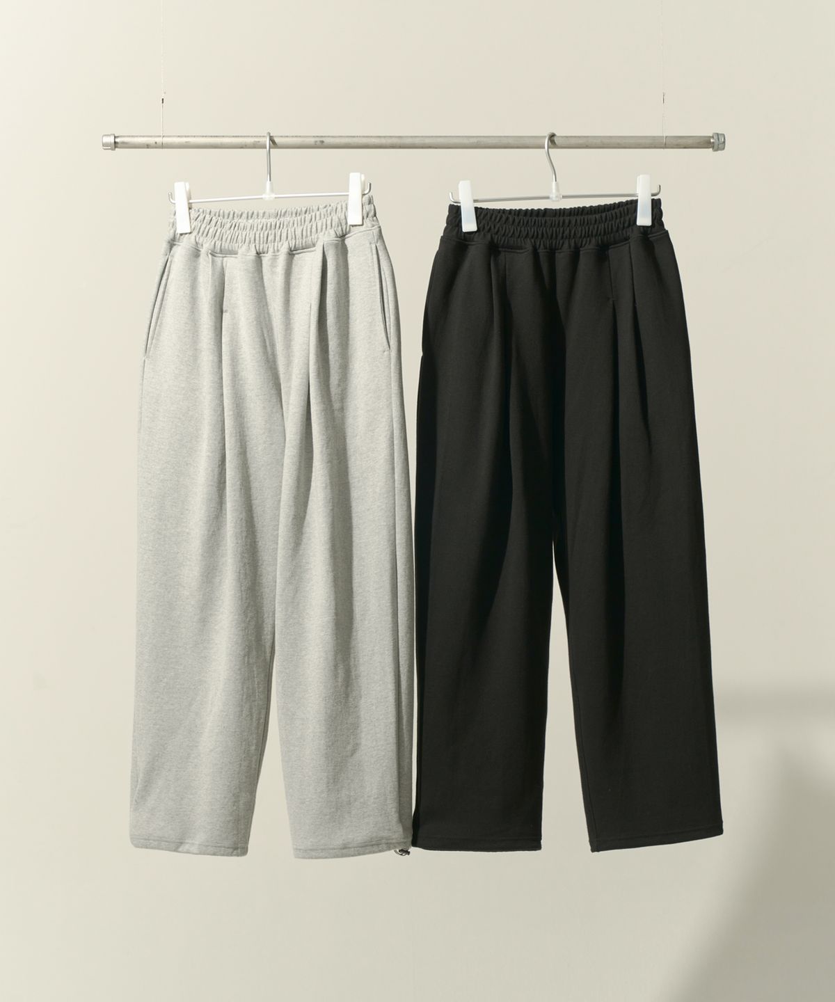 제로(XERO) Deep Two Tuck String Sweat Pants [2 Colors]