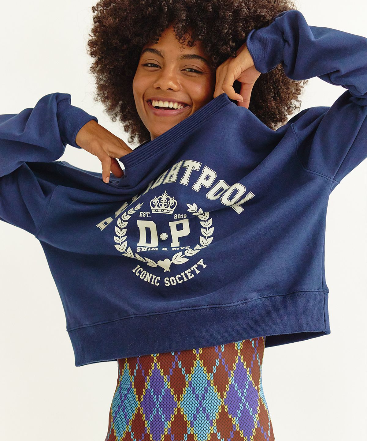 딜라잇풀(DELIGHTPOOL) Iconic Society Cropped Sweatshirt - Royal Navy