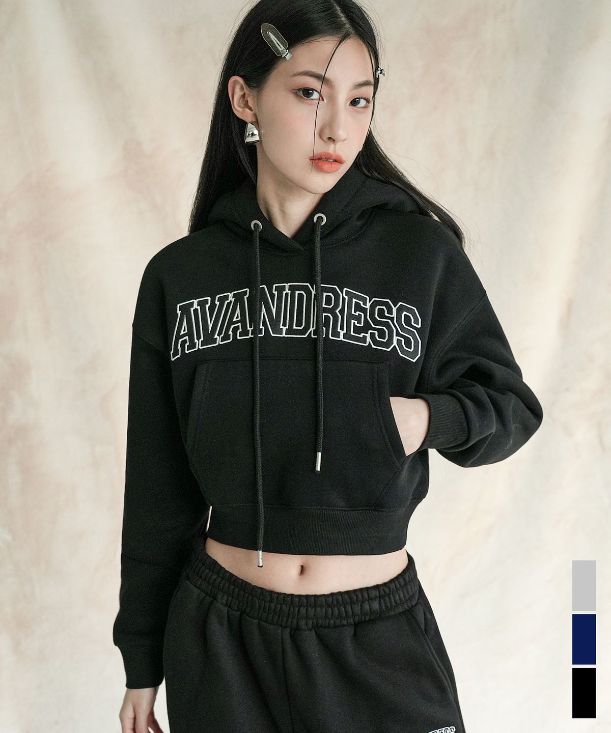 어반드레스(AVANDRESS) 아플리케 크롭 후드 - 3COL