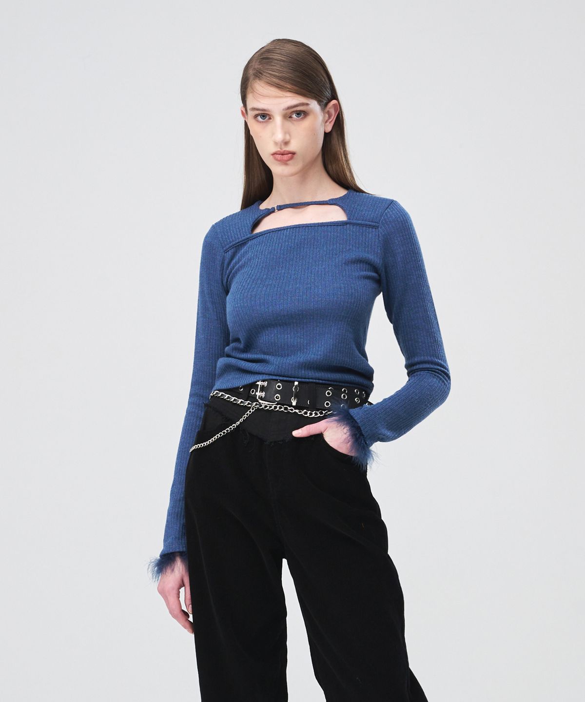 에트몽(ETMON) Fur Trimmed Strap T-Shirt Blue