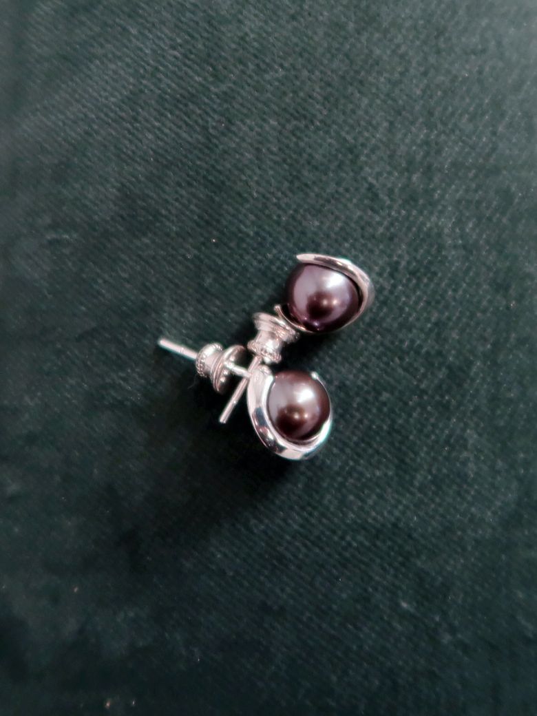 BLACK PEARL TAIL EARRINGS