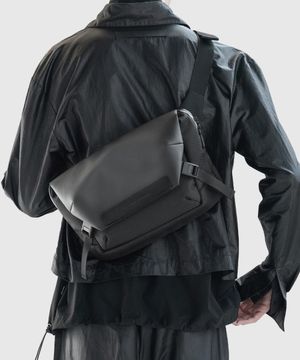 호크 C18 슬링백 크로스백 메신저백 가방