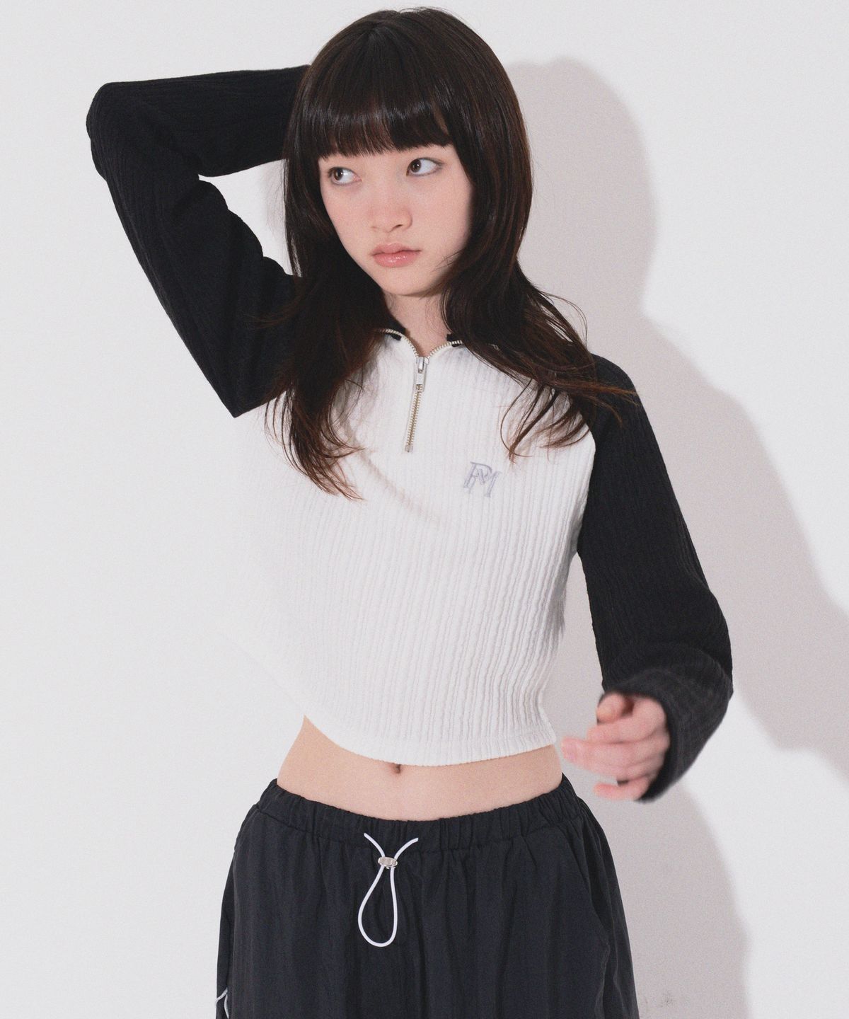 피스메이커(PIECE MAKER) OFFICIAL WAVE CROP HALF ZIP KNIT (BLACK)