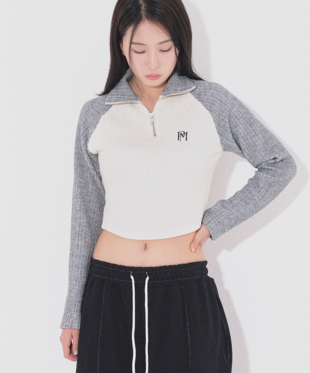 피스메이커(PIECE MAKER) OFFICIAL WAVE CROP HALF ZIP KNIT (GREY)