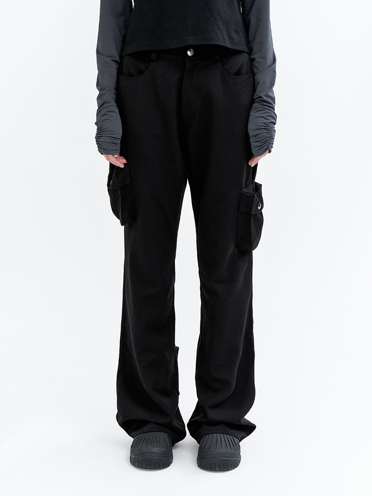 와이이이엘(YEEL) MULTI-POCKET BOOTS CUT PANTS BLACK