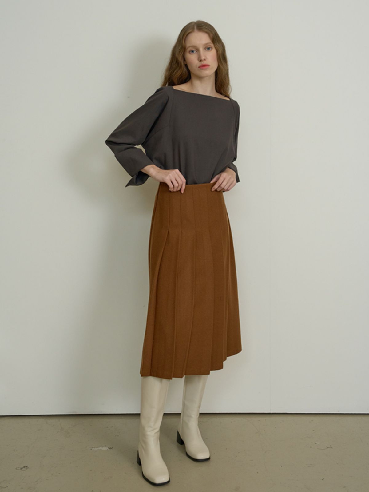 네벨에브리웨어(NEBELEVERYWEAR) PLEATED WOOL SKIRT_ CAMEL