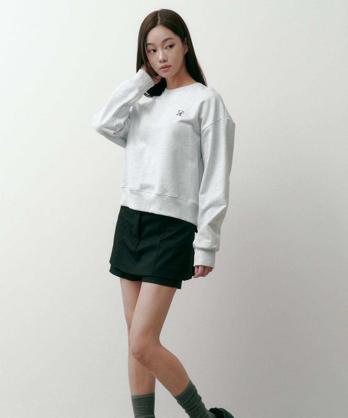 솔트앤초콜릿(SALT AND CHOCOLATE) SAC 로고 크롭 스웨트셔츠 멜란지그레이 4W2233301
