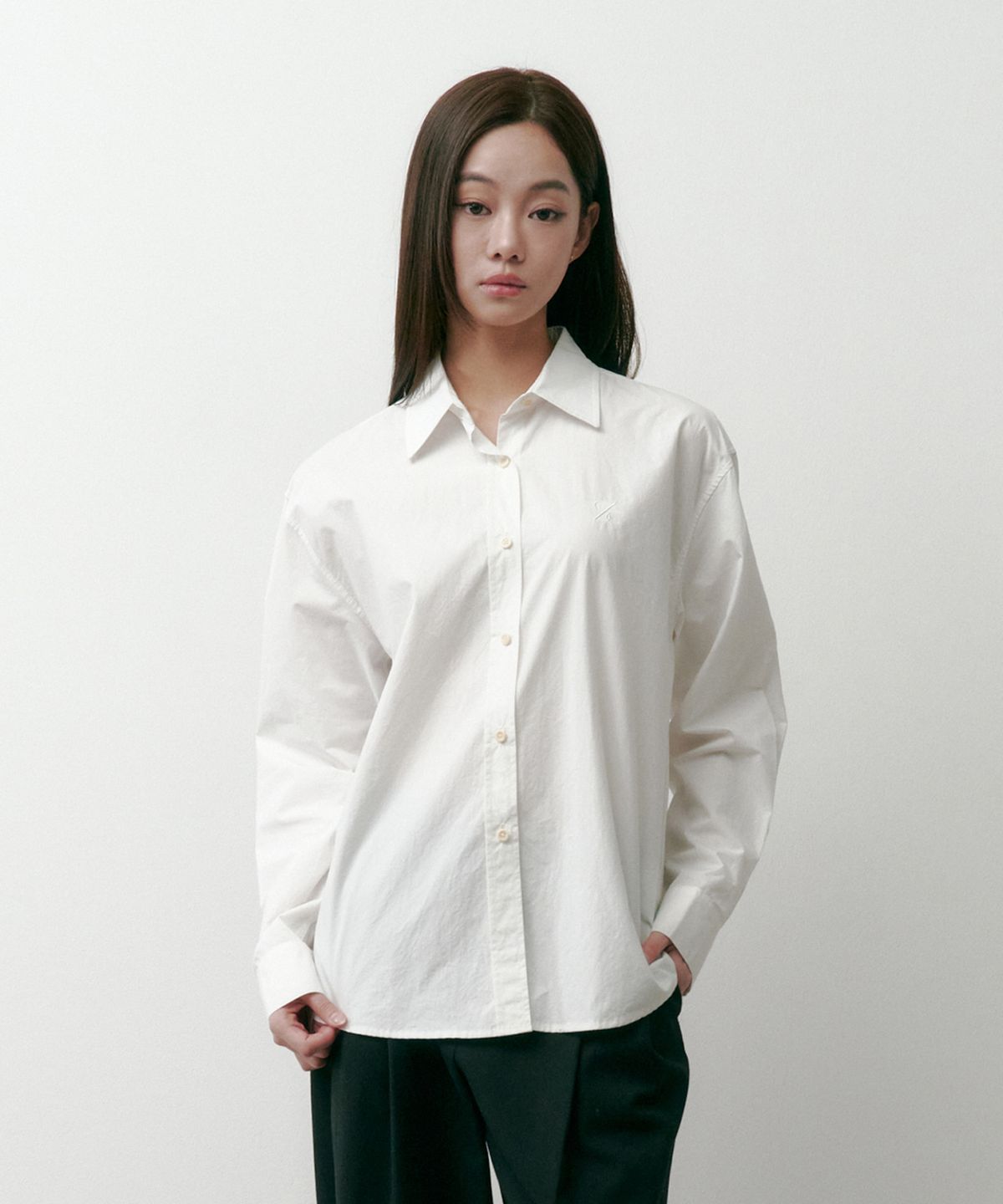 솔트앤초콜릿(SALT AND CHOCOLATE) SAC 로고 베이직 셔츠 아이보리 4W2237301