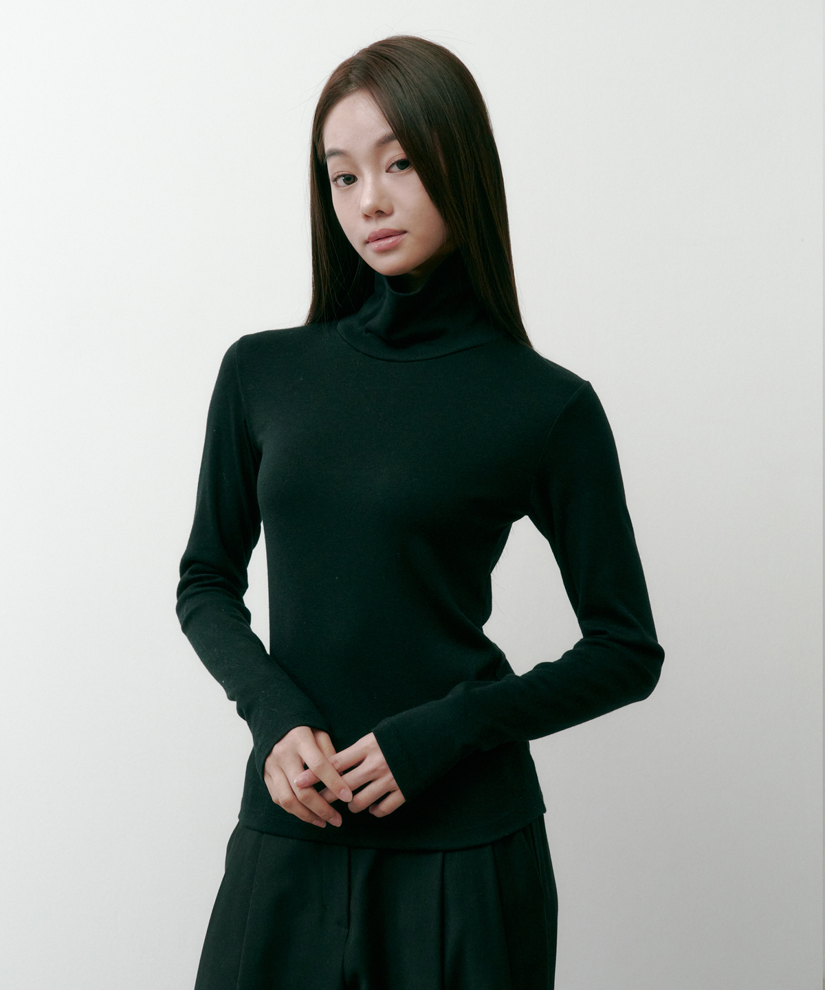 솔트앤초콜릿(SALT AND CHOCOLATE) 텐시울 베이직 터틀넥 티셔츠 블랙 4W2245302