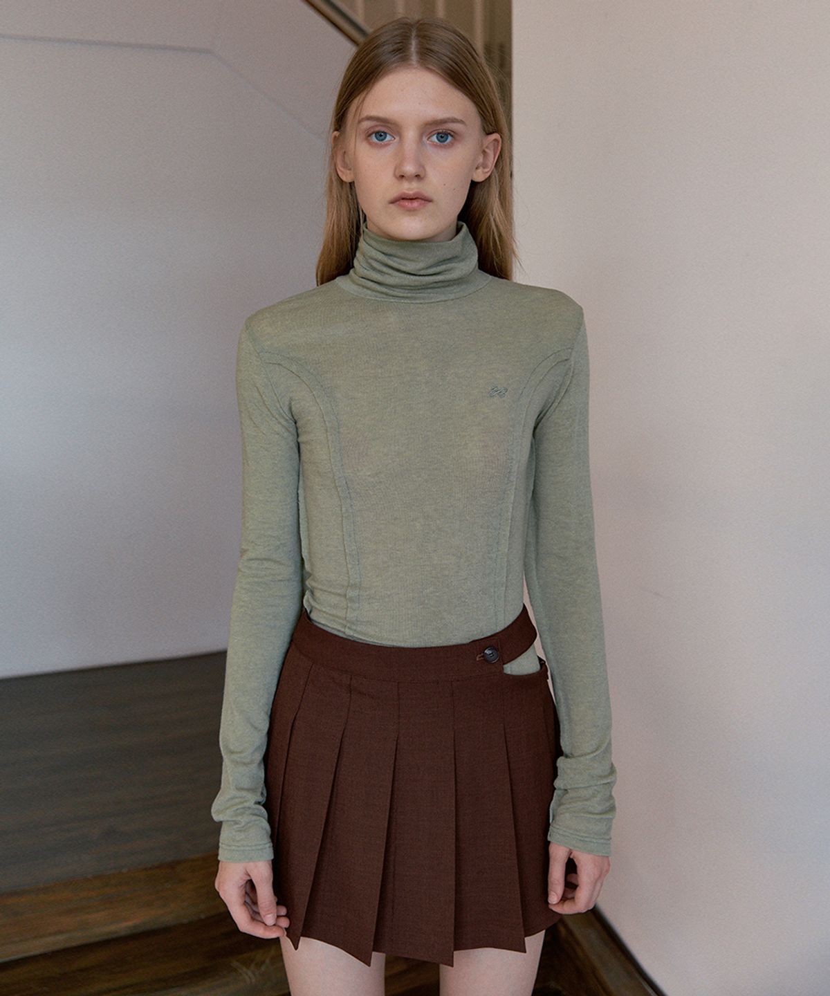 시눈(SINOON) CUT OUT PLEATED MINI SKIRT (BROWN)