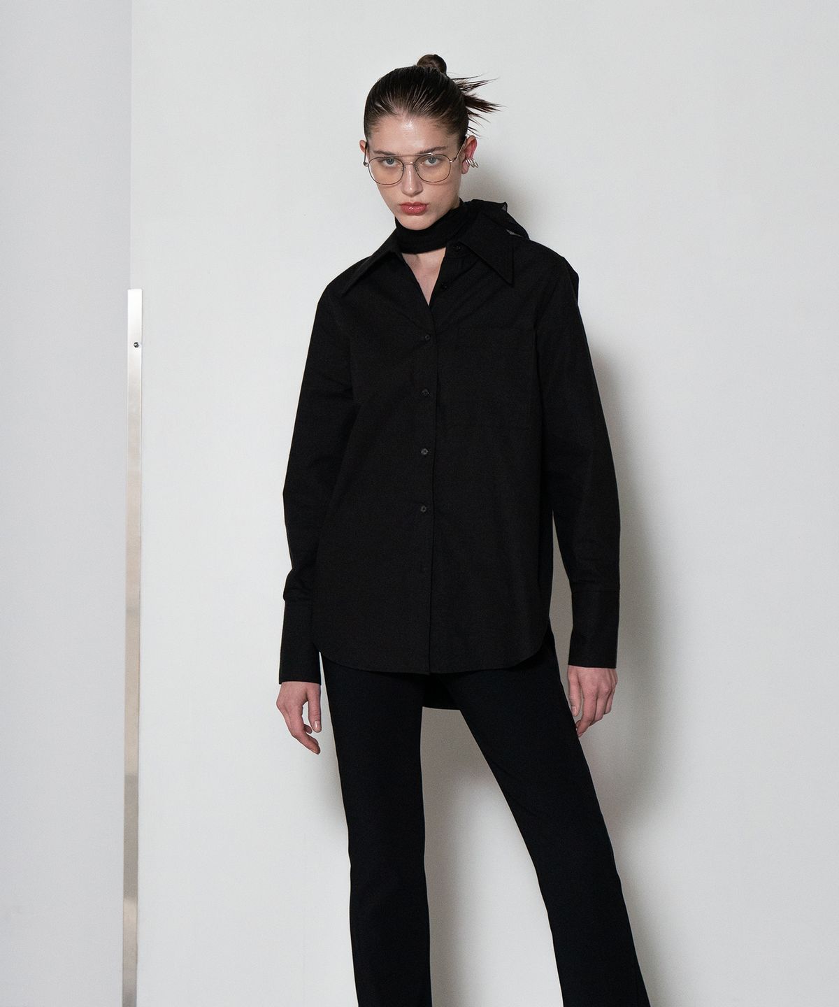 320쇼룸(320SHOWROOM) Cotton Wide Collar One-Pocket Shirt Black