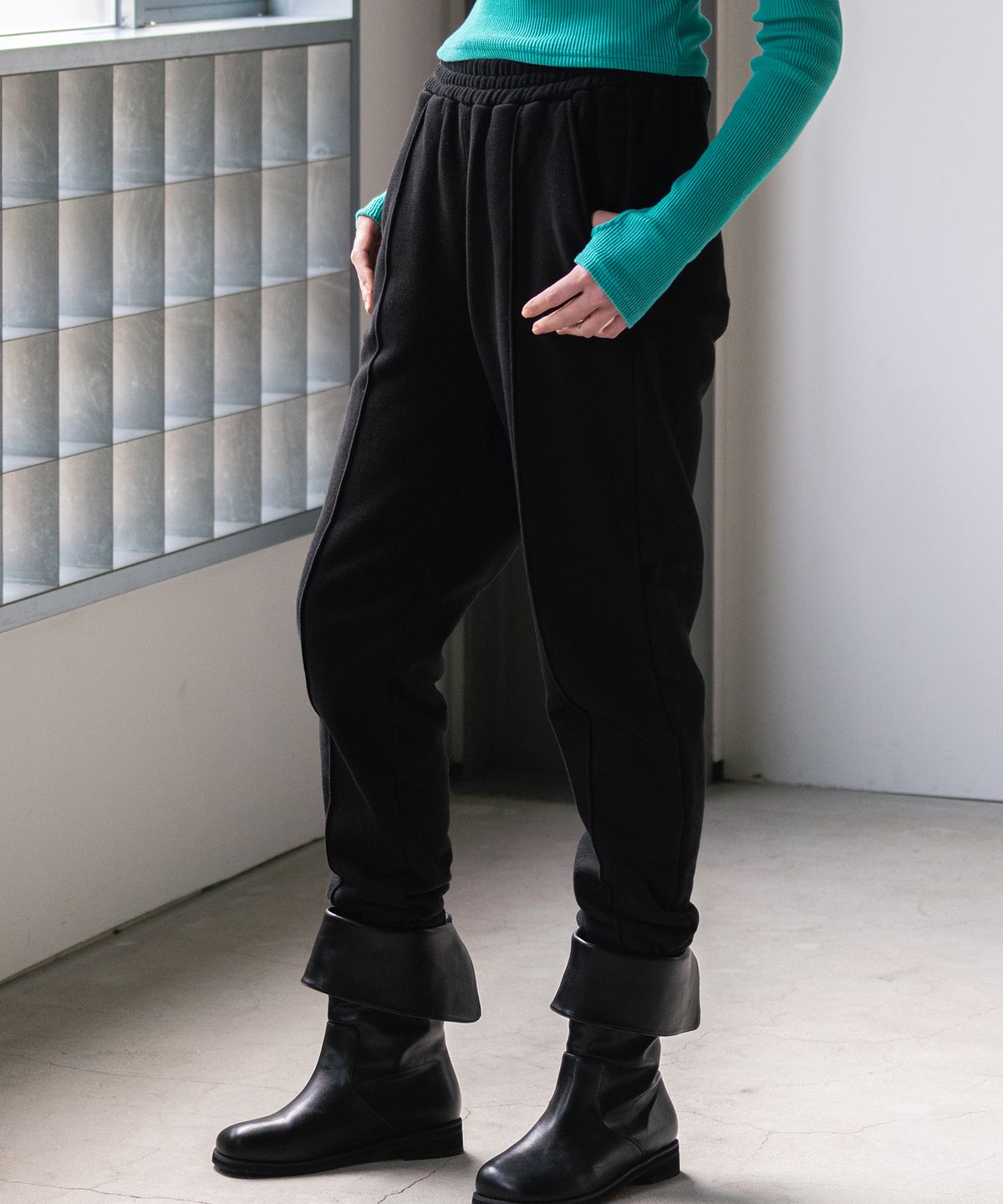 320쇼룸(320SHOWROOM) Front Stitch Waistband Brushed Cotton Jogger Pants Black