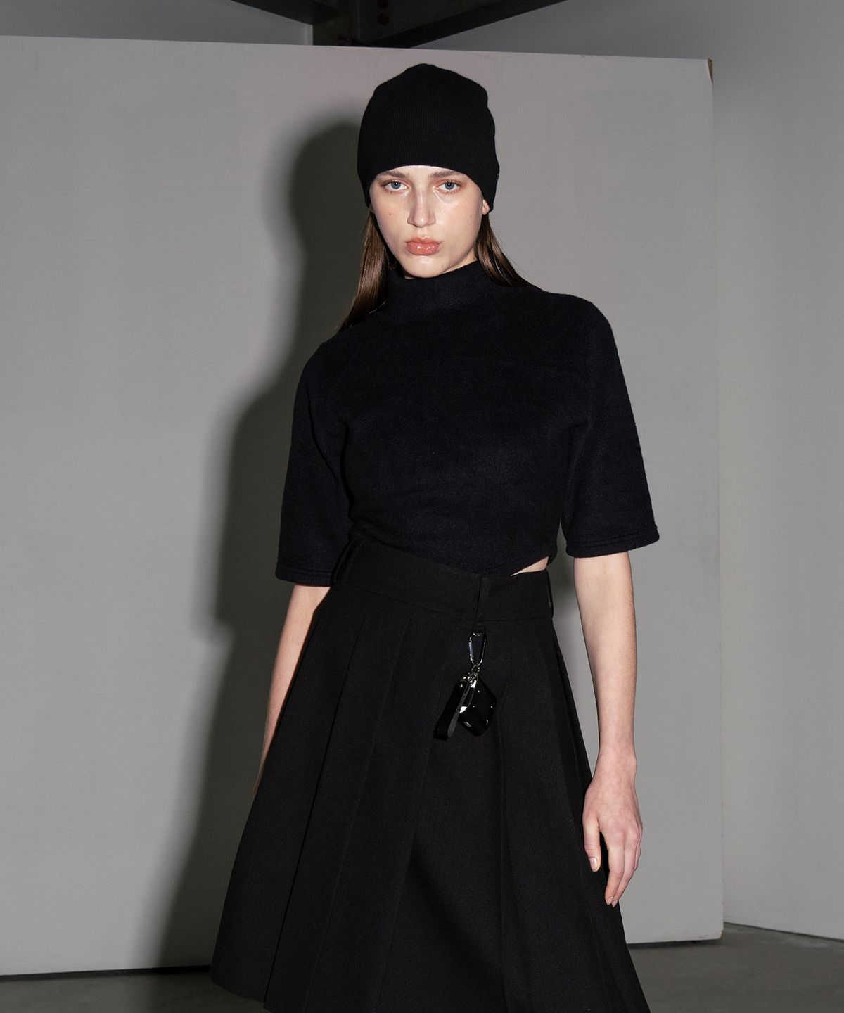 320쇼룸(320SHOWROOM) Mock Neck Short Sleeve Knit Black