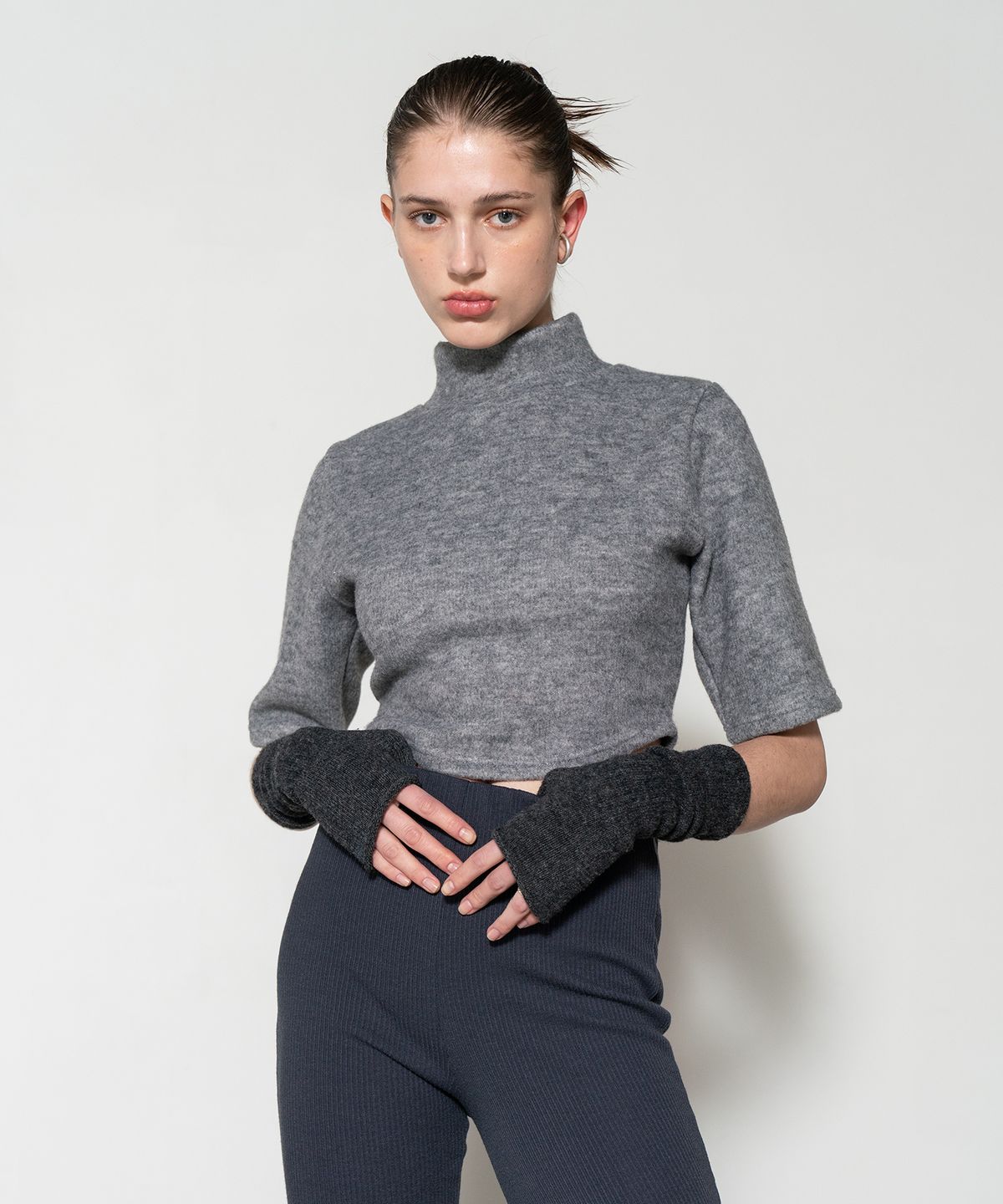 320쇼룸(320SHOWROOM) Mock Neck Short Sleeve Knit Gray