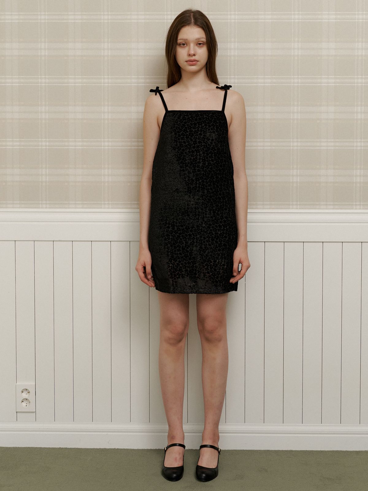 카인더베이비(KINDABABY) black velvet flower mini dress
