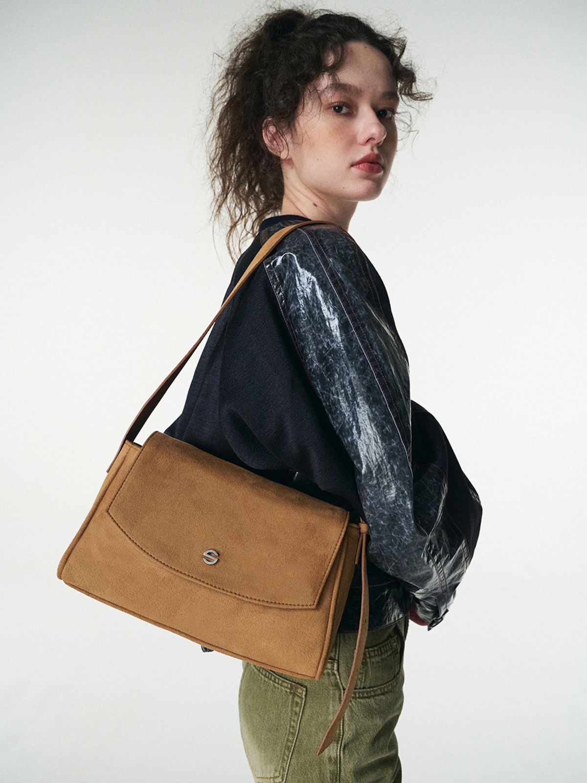 세미코드(SEMICODE) capture bag mini_suede camel