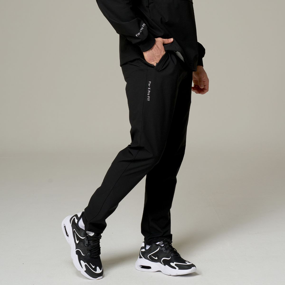 엑스네지(XNAZZY) 플렉스 프로 스웻롱팬츠 XN22FWSSLPT01 [BLACK]