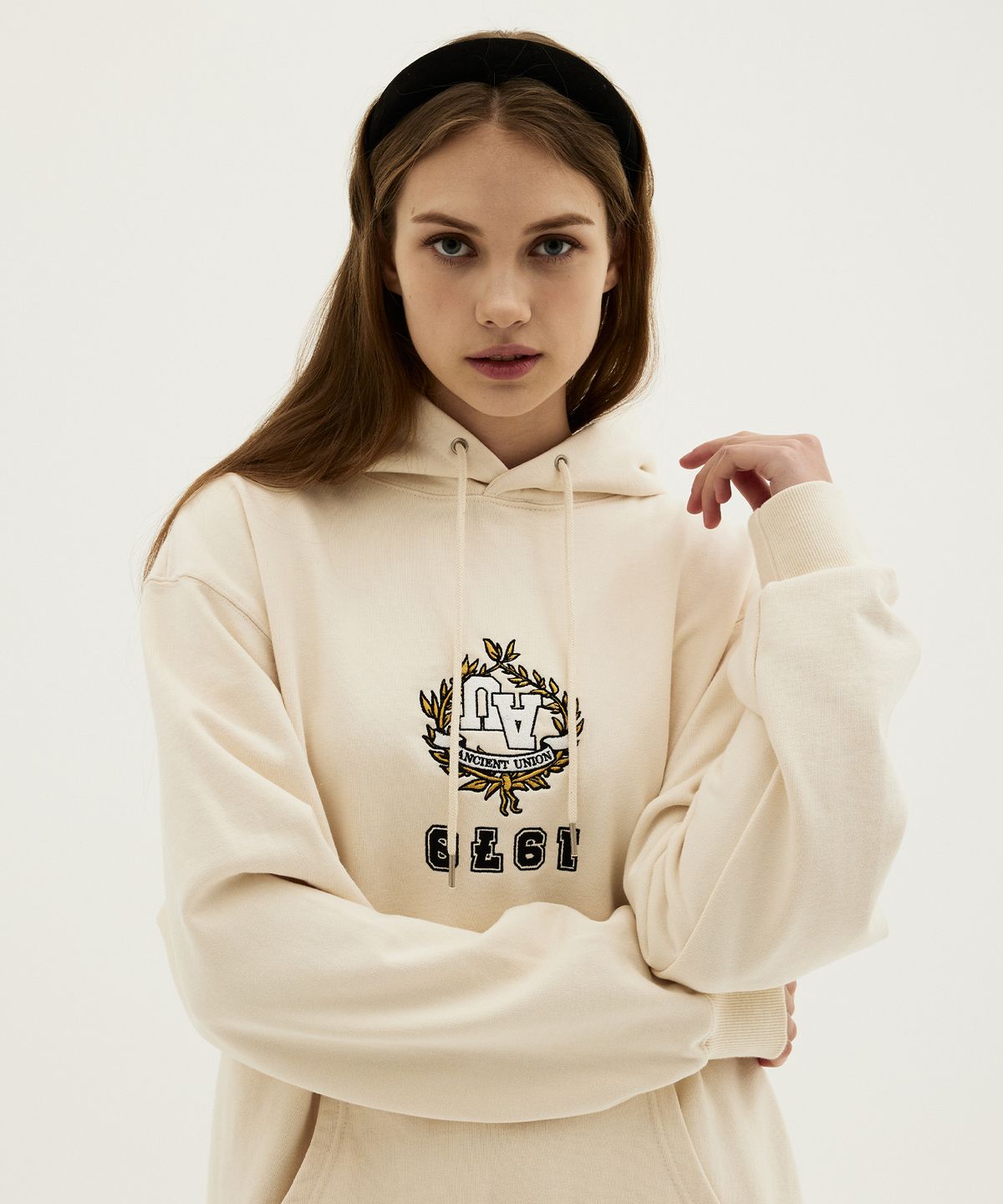 에인션트 유니온(ANCIENT UNION) 1970 Pullover Hoodie Ivory