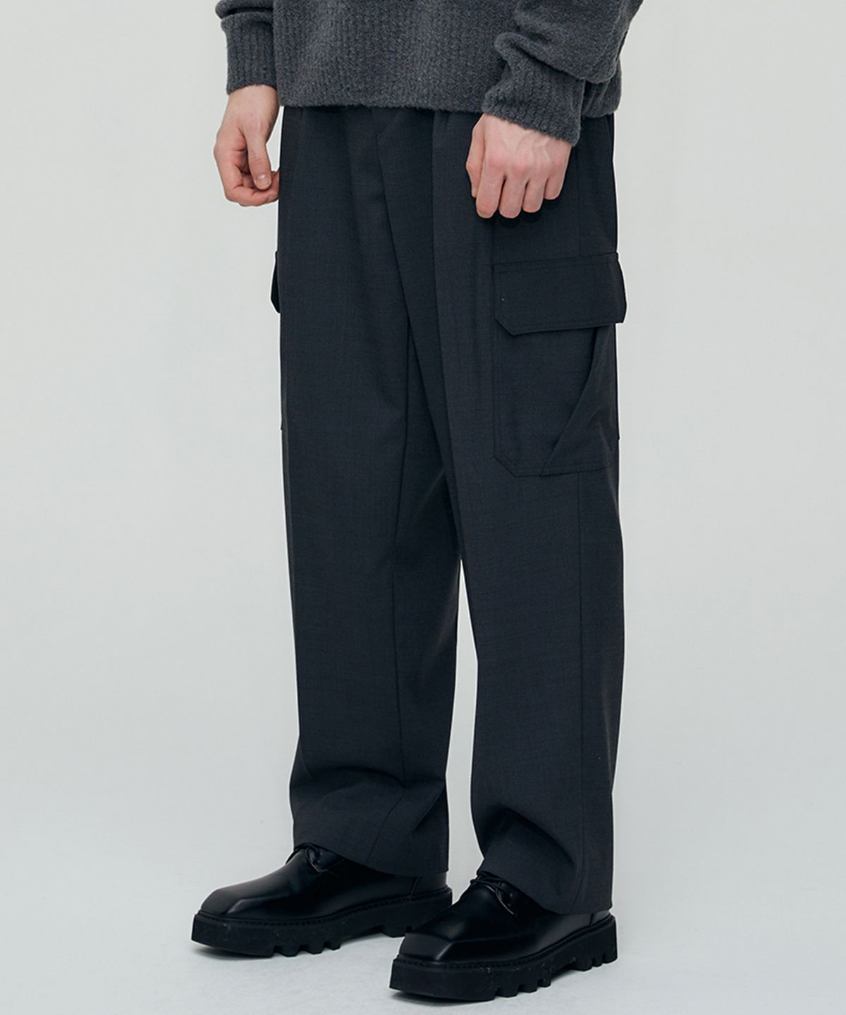 핀스드룩(FINSDRUCK) 2-TUCK WOOL CARGO SLACKS