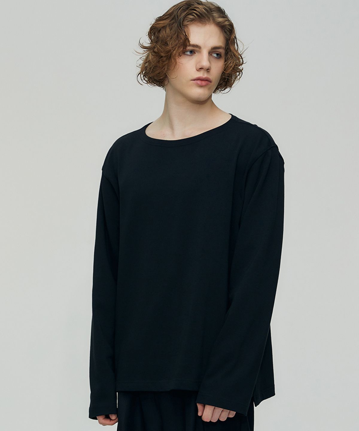 핀스드룩(FINSDRUCK) BACK PLEATS BOAT NECK TOP(BLACK)
