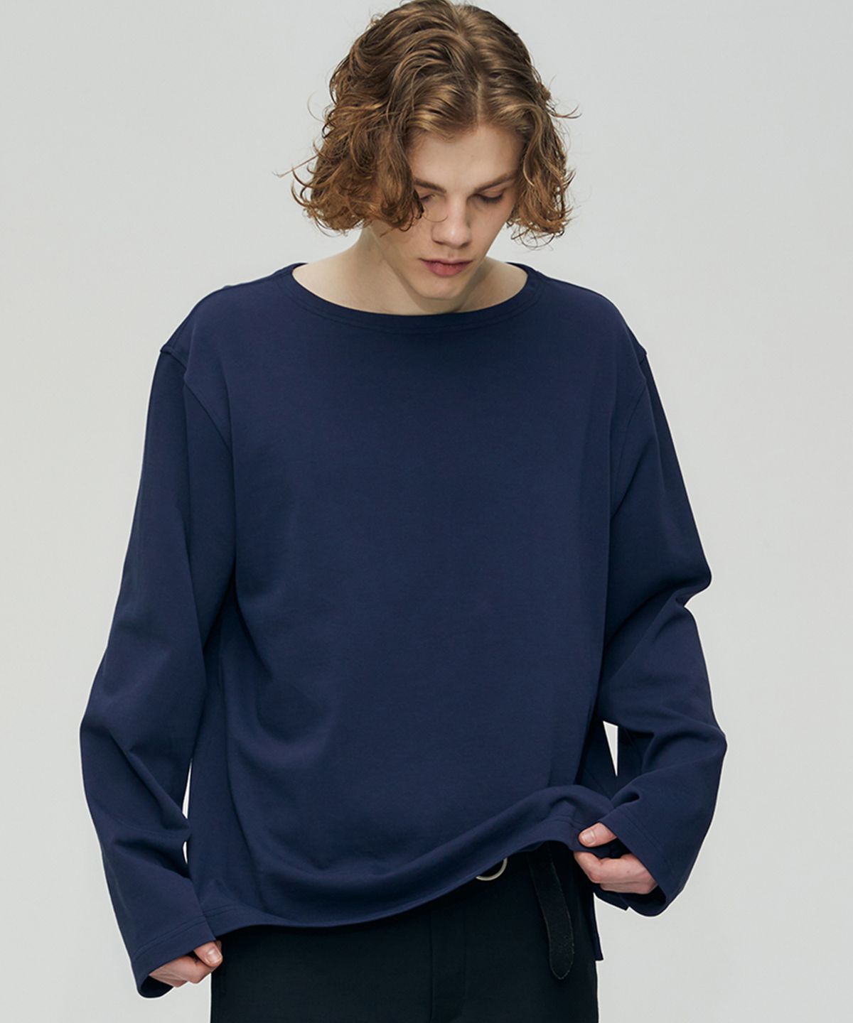 핀스드룩(FINSDRUCK) BACK PLEATS BOAT NECK TOP(DARK NAVY)