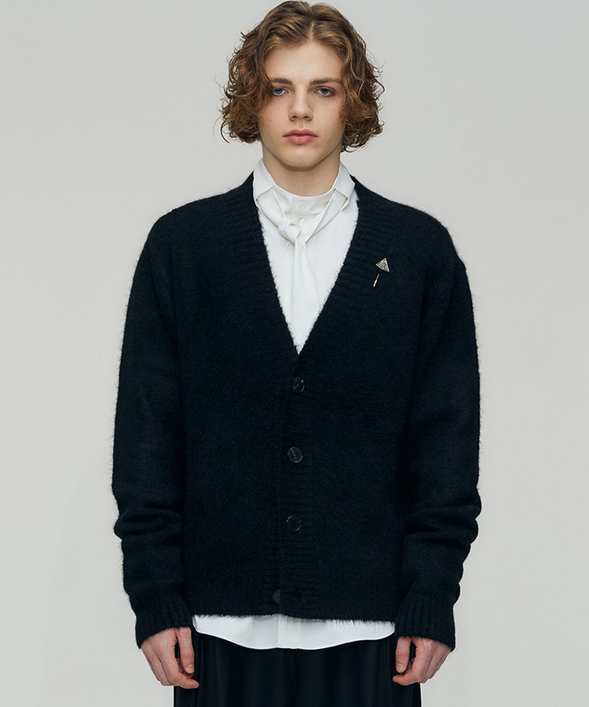 핀스드룩(FINSDRUCK) ALPACA HAIRY CROPPED CARDIGAN (BLACK)