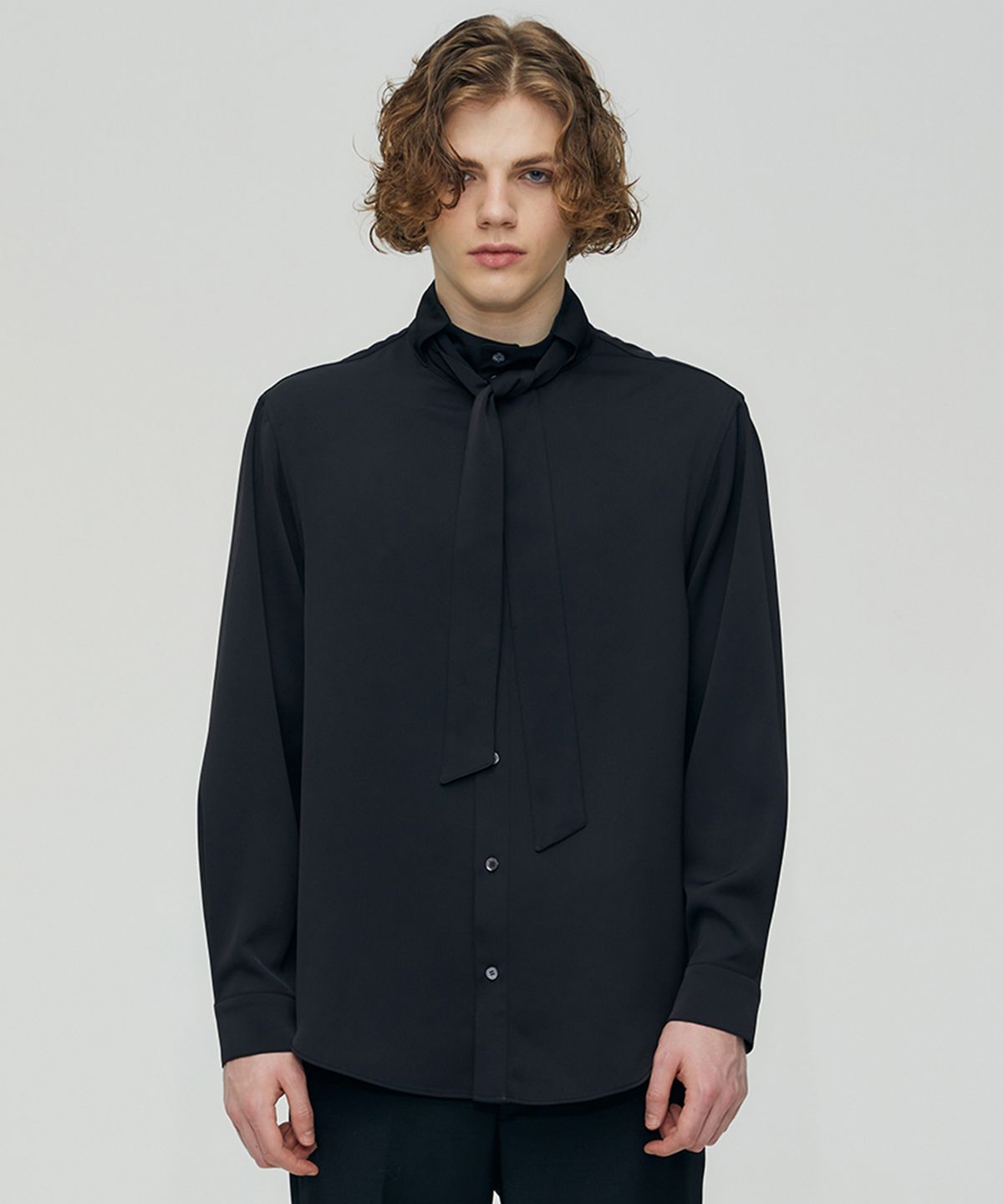 핀스드룩(FINSDRUCK) DETACHABLE SCARF HIGH NECK SHIRTS (BLACK)