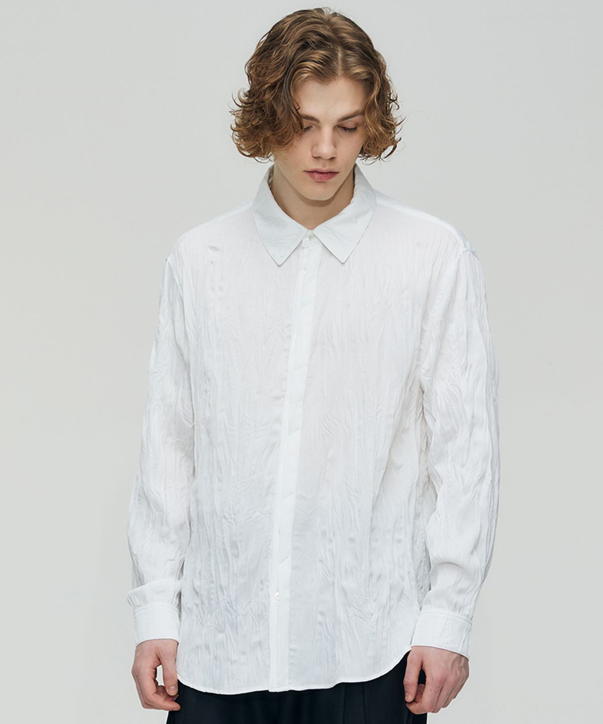 핀스드룩(FINSDRUCK) PEARLY CREASE HALF HIDDEN SHIRTS (WHITE)