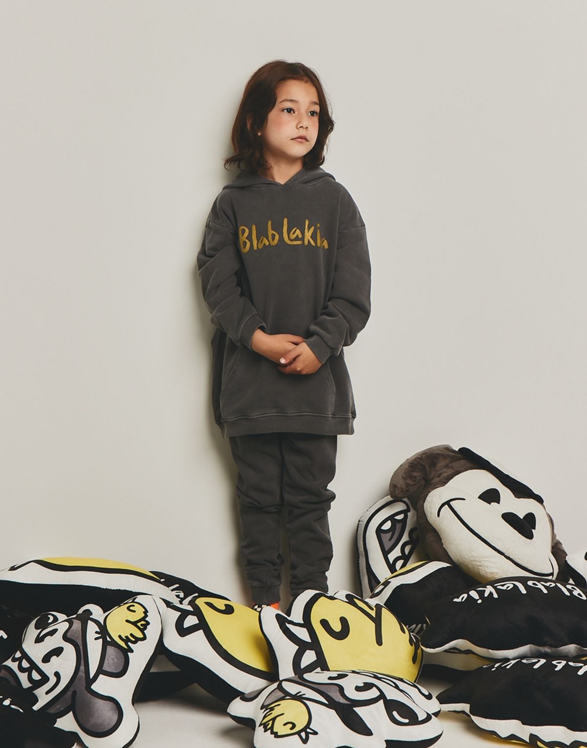블라블라키아(BLABLAKIA) LOGO SWEAT PANTS (BLACK)