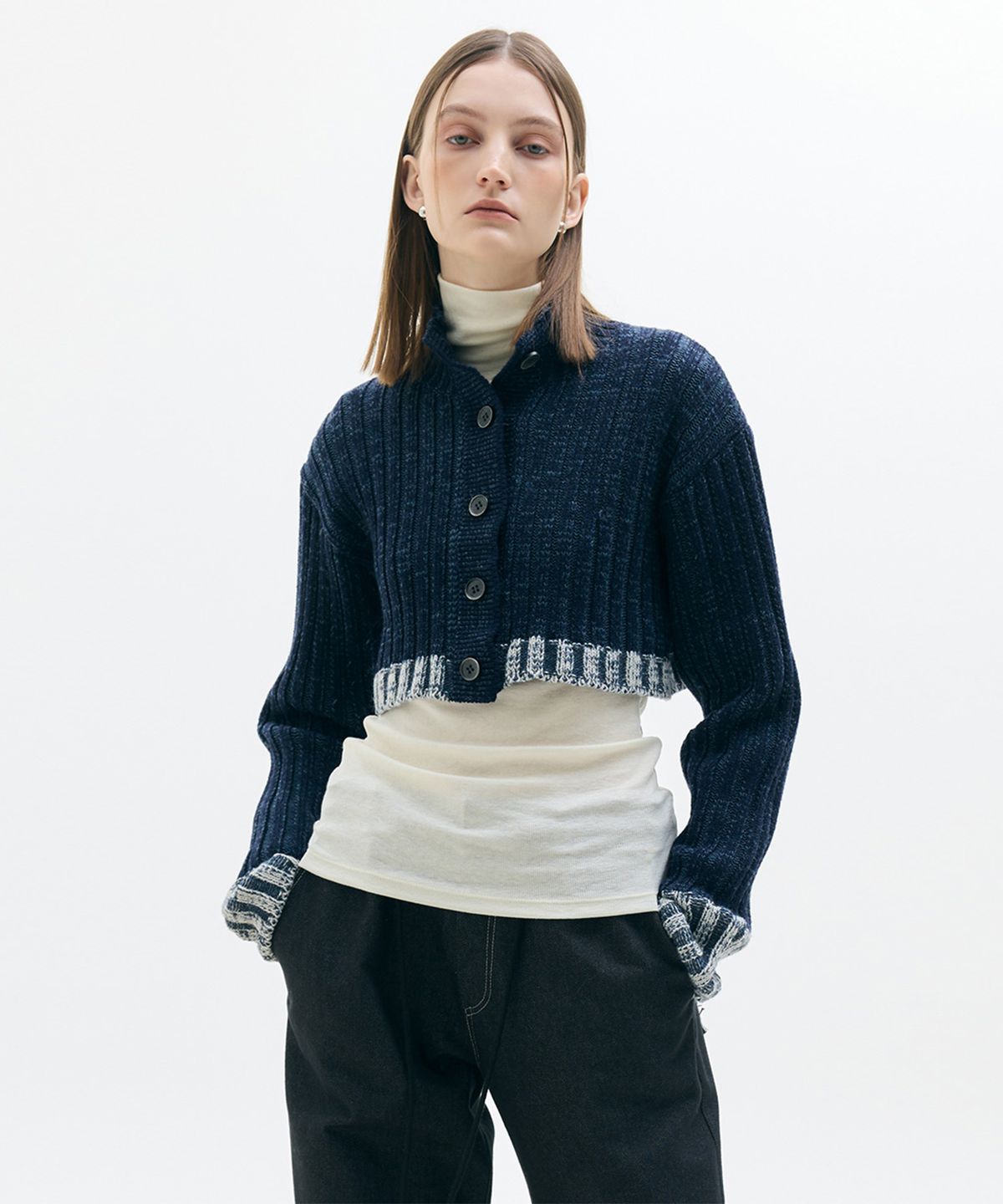 라티젠(LARTIGENT) LX TURTLENECK BOLERO CARDIGAN(NAVY)