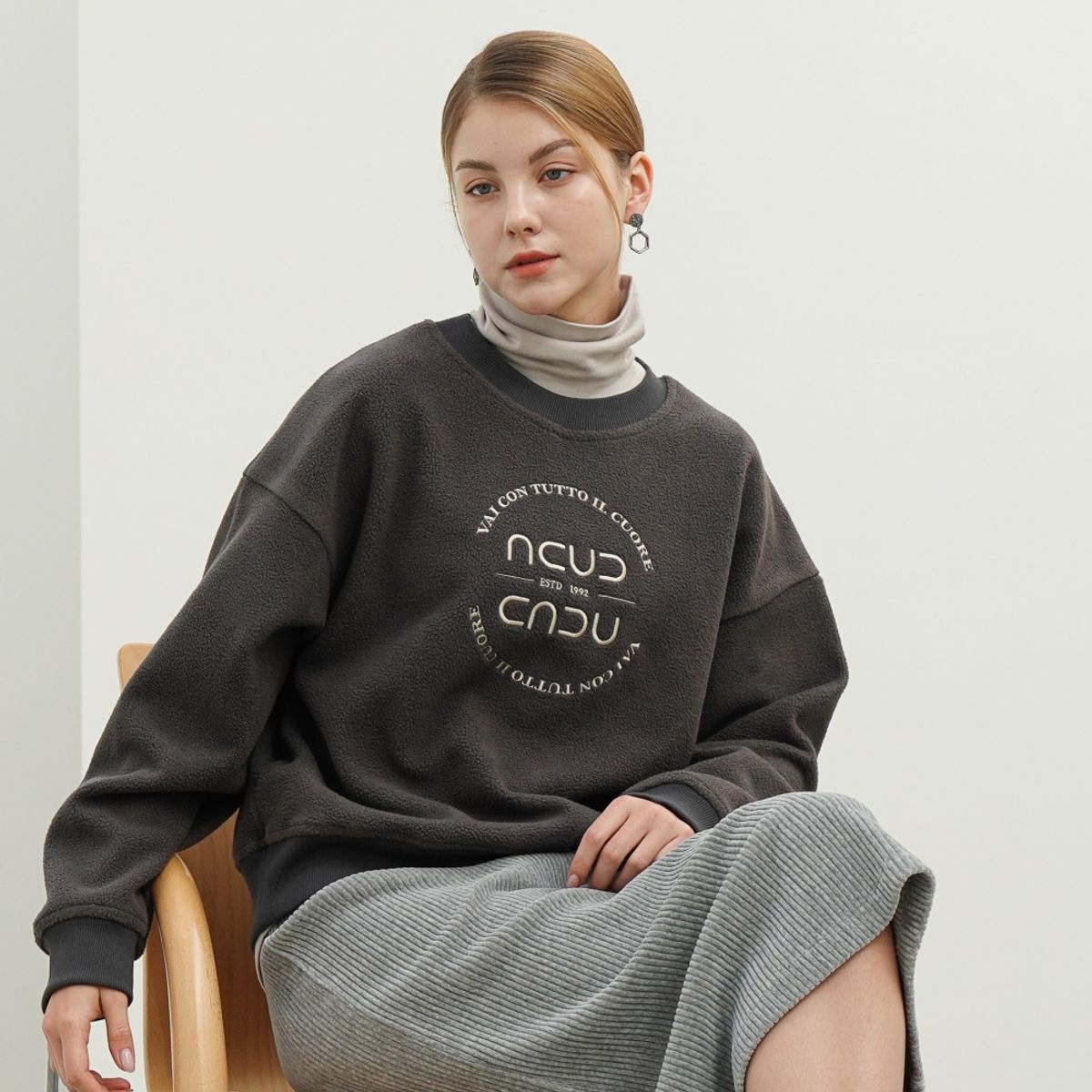 아쿠드(ACUD) Boucle Logo Sweatshirt _Grey