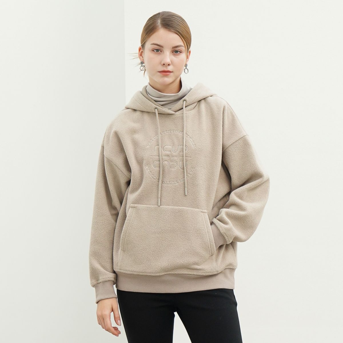 아쿠드(ACUD) Boucle Logo Hoodie Sweatshirt _Beige