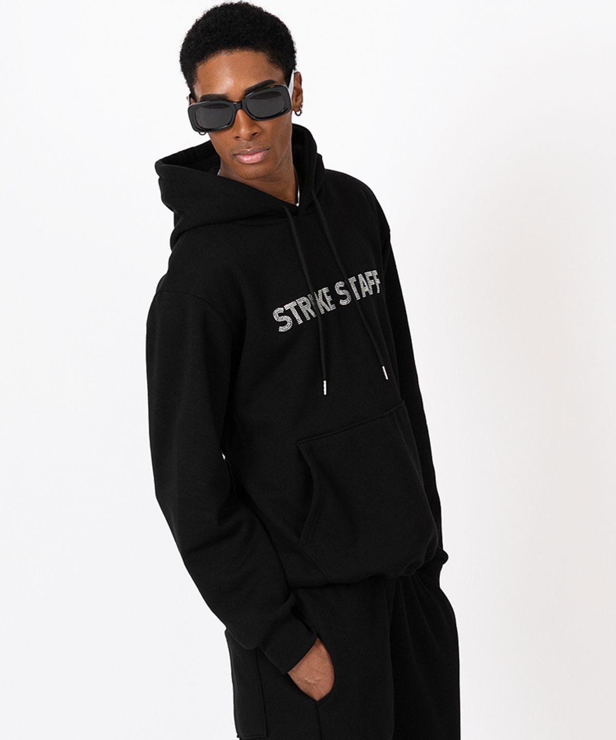 스트라이크(STRIKE) 스태프 크리스탈 후디 (BLACK)