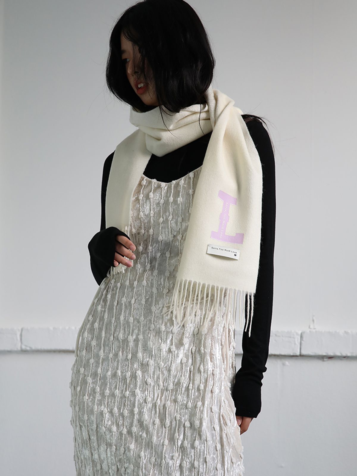쏘리, 투 머치 러브(SORRY, TOO MUCH LOVE) Logo Printed Wool Muffler_Cream