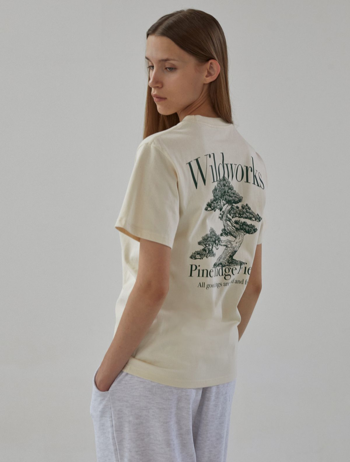 와일드웍스(WILDWORKS) Pine Ridge Field Graphics T-SHIRT_Ivory