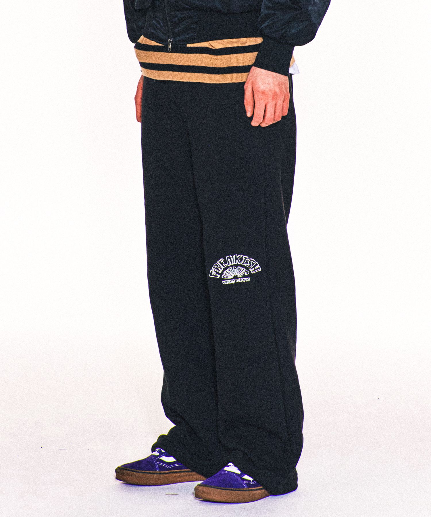 MUSINSA | FREAKISH BUILDING WEIRD SEMICIRCLE SWEATPANTS (BLACK)