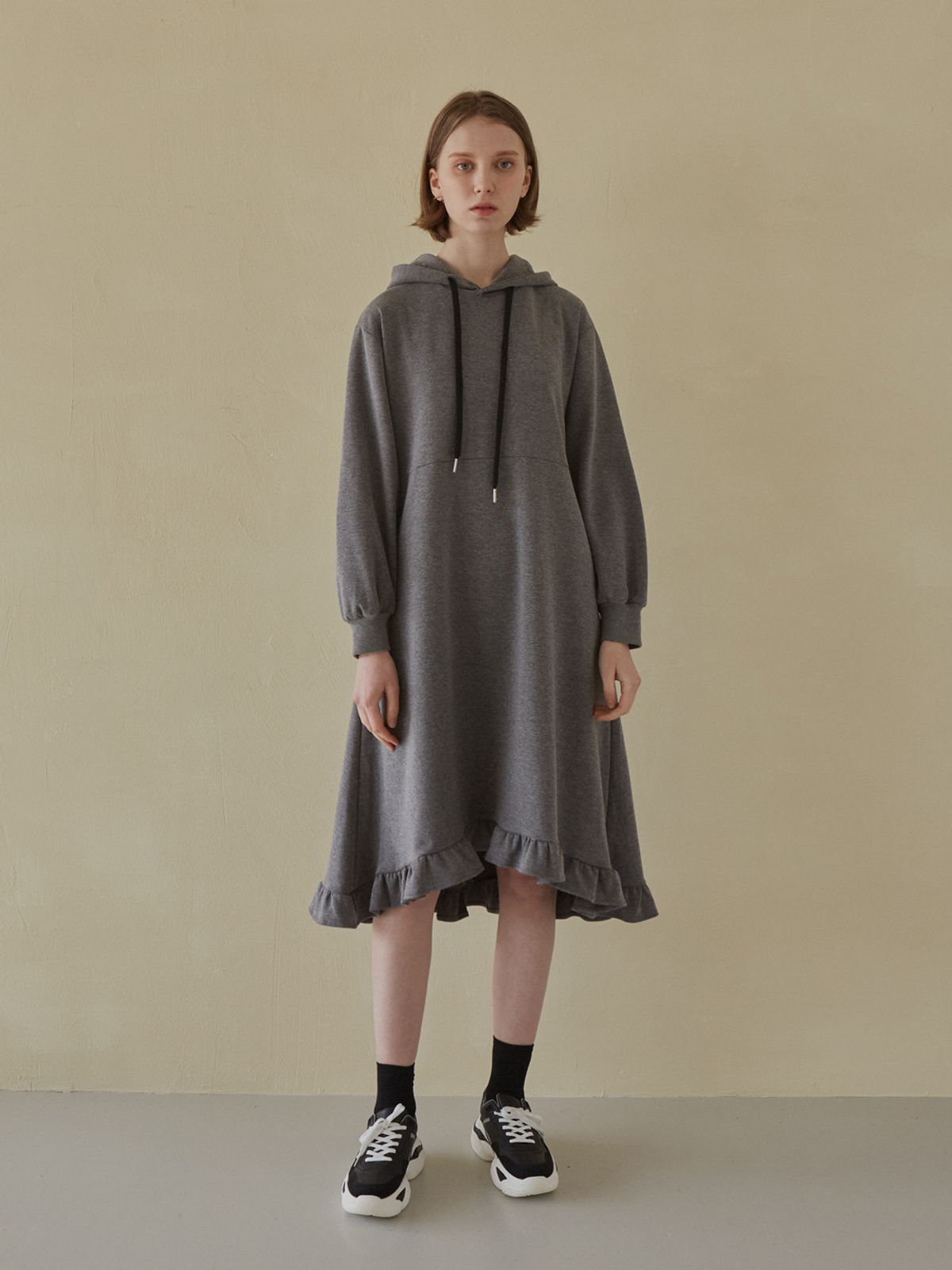 아방(AVANT-G) Hooded Frill Long Dress - Charcoal (기모버젼)