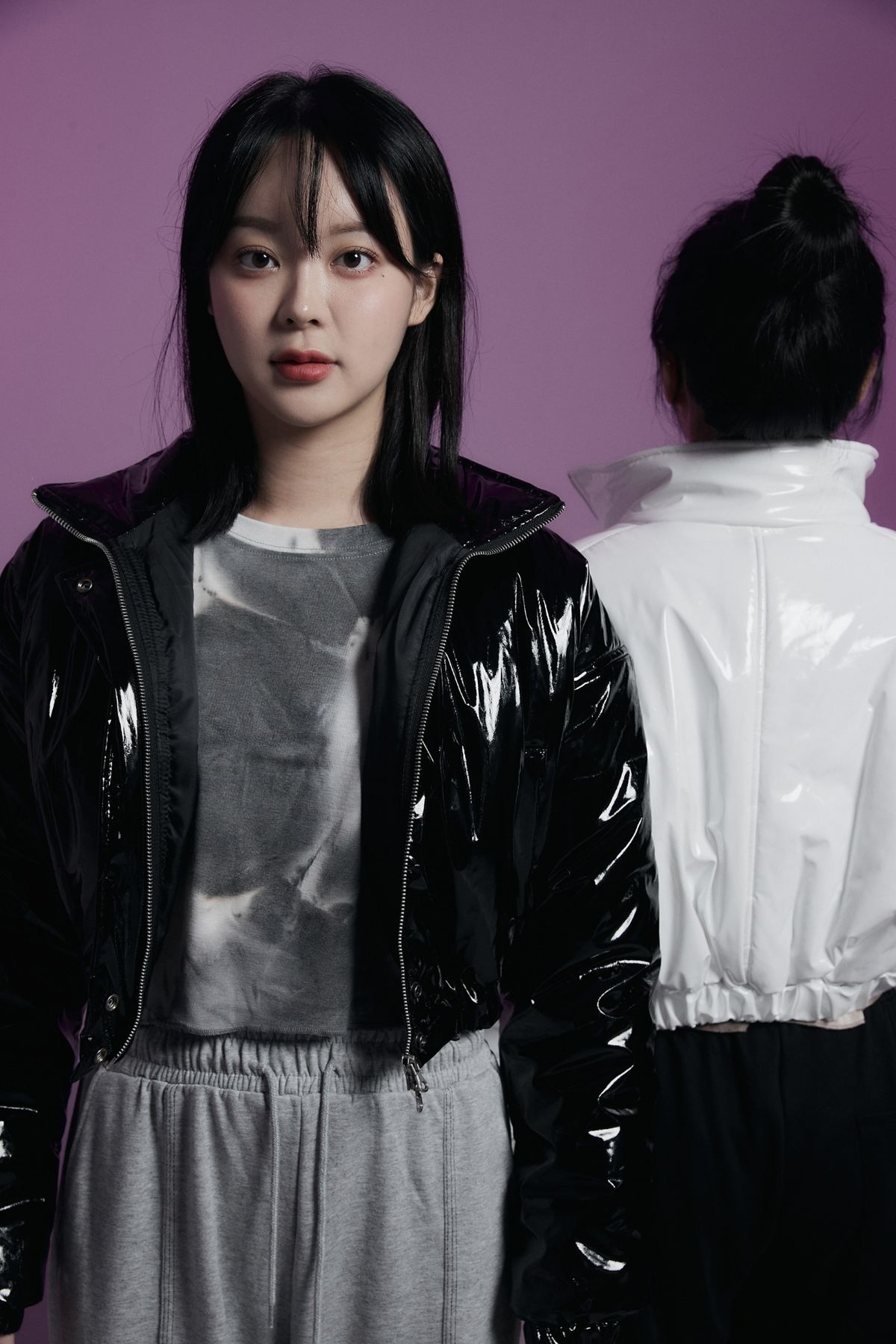어퍼스트로피 콤마(APOSTROPHE COMMA) 하이글로시 숏 패딩 점퍼 (블랙)